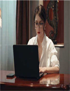 《打女孩光屁屁-亚洲精品久久无码AV片麻豆》