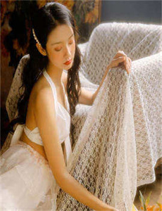 《HD2LINODE欧美IPHONE69-美女虐男奴》